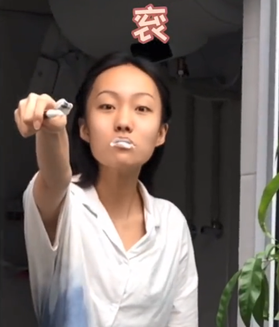 当然了,张小花也觉得,邵雨轩那么秃,肯定也没有人