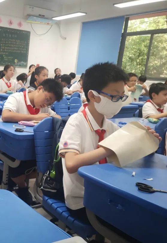 闵行这所学校请来家长当老师灶台洗衣台都搬上了课堂