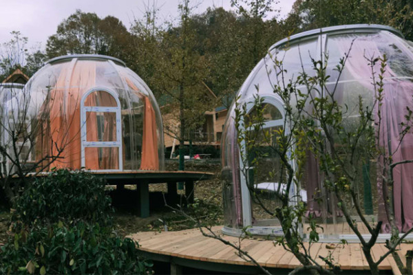 打开腾讯新闻,查看更多图片 >民宿星空泡泡房在考虑投资星空泡泡屋时