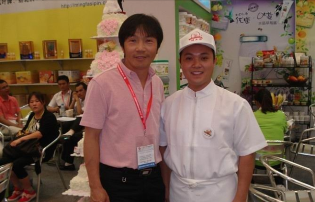 过好利来的蛋糕,但是却不知道好利来背后的大佬是哪位,他的名字叫罗红