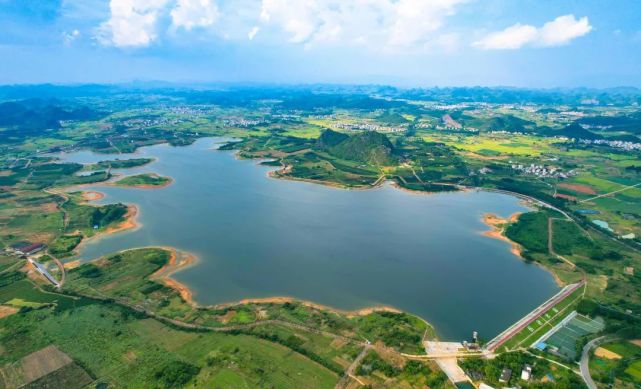 富川瑶族自治县福利镇横塘村,离神仙湖花海不远,从富川县城前往花海的