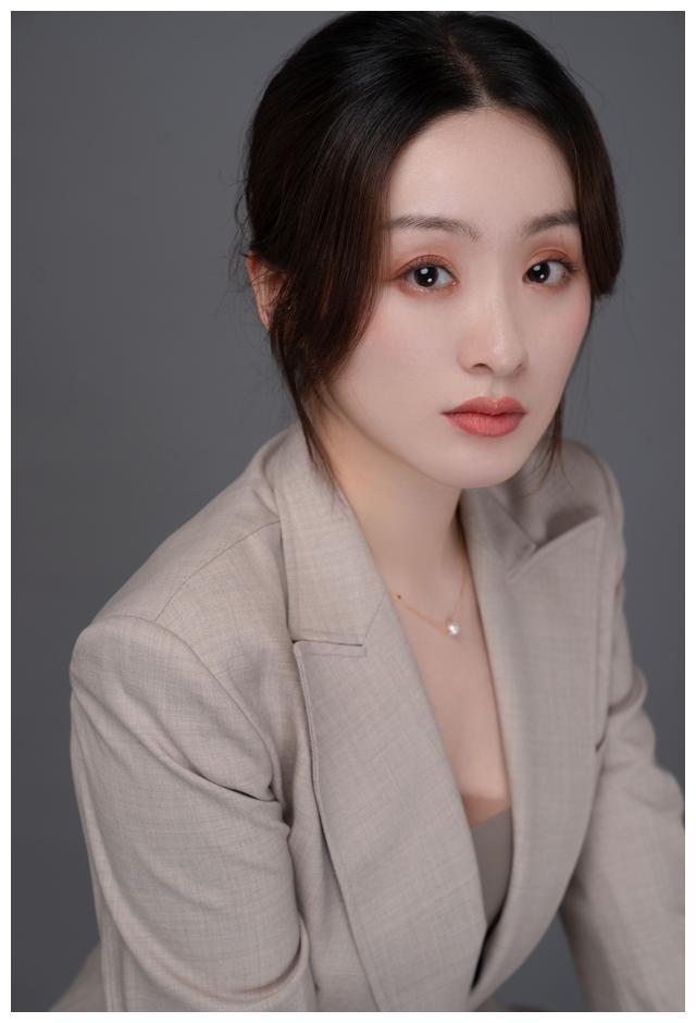 《海上嫁女记》中的朱莉,还是电影《真爱禁区》里的李娜,陈奕静凭借