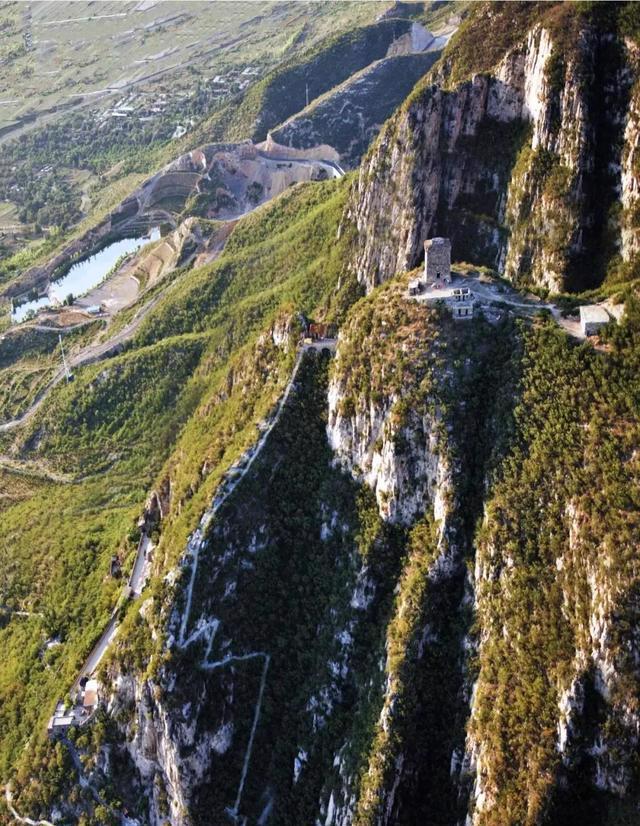 北響堂山石窟開鑿於北朝晚期,說起這響堂寺的修建,還要提到高洋和魯班