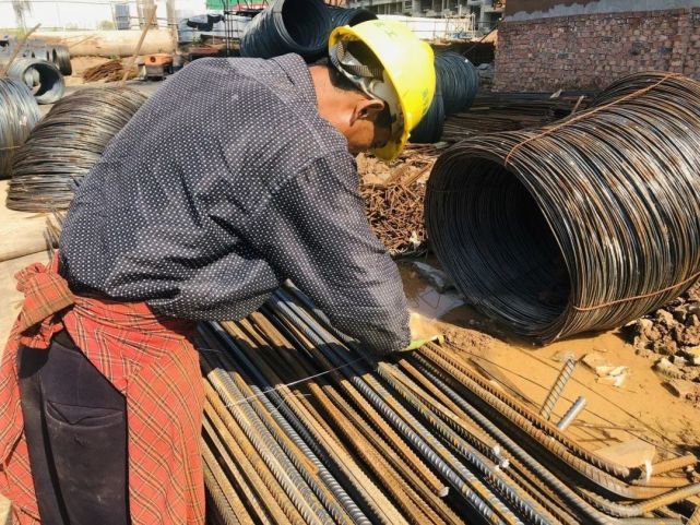 工地干活那么苦,为啥那么多农民工愿意干这个?
