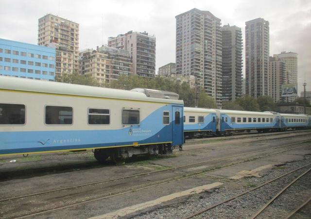 带着车轮的声音在阿根廷乘火车旅行.缓慢但浪漫
