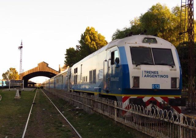 带着车轮的声音在阿根廷乘火车旅行.缓慢但浪漫
