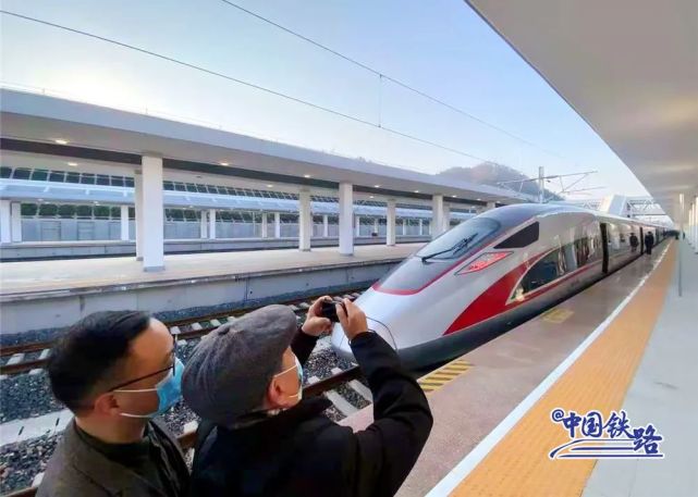 张吉怀高铁开通运营