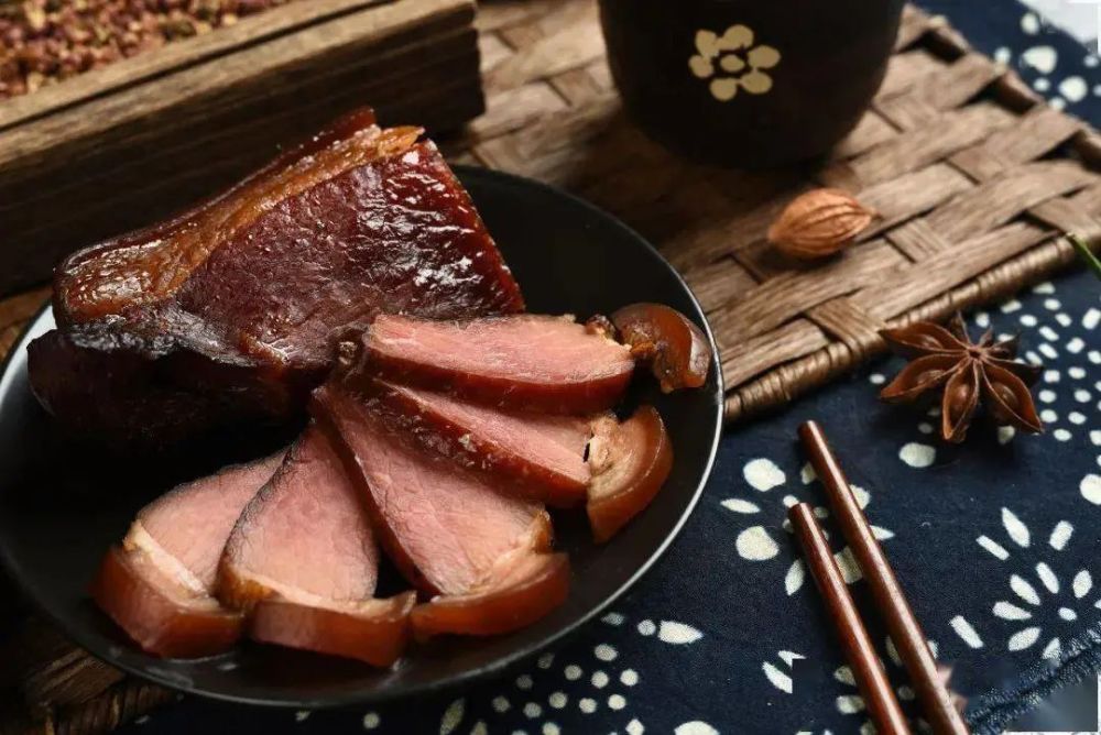 大雪腌肉 大雪节气在我国民间流传的风俗之一就是腌肉.