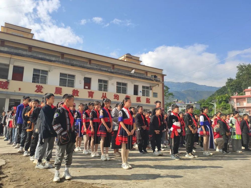 "服务千村计划""希望小屋建设"等系列活动走进金平校园