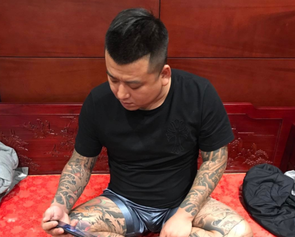 网红天津李四制止粉丝刷礼物直言自己不缺钱网友低调了