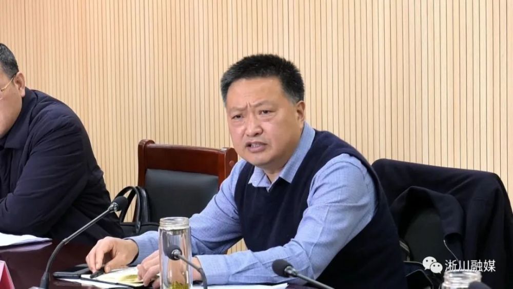 12月3日,县委副书记丁心强带领县经济运行专班到县