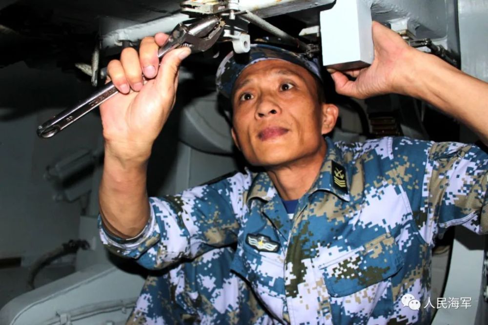 某舰船保障大队 刘伟即将脱下这身军装,饱含许多的留恋和不舍,从事