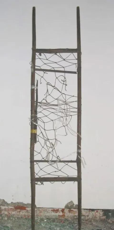 革命文物展现百年党史丨这副破烂的担架为何是一件文物