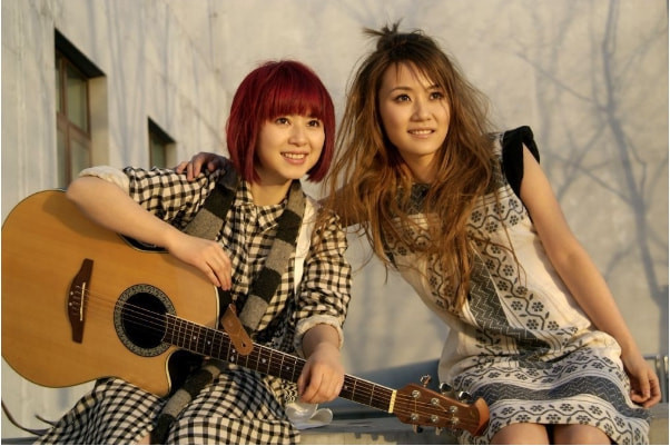 还曾经登上湖南卫视的综艺节目,04超女比赛时获得了长沙区冠军.