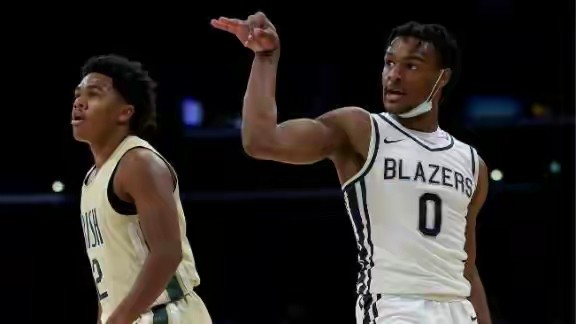 布朗尼 NBA三消息：布朗尼斯台封王，库里低迷真因，戈登成筹码换欧文？