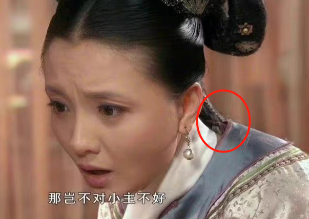 《甄嬛传》穿帮细节照曝光!淳贵人看表演玩手机,地上还有烟头