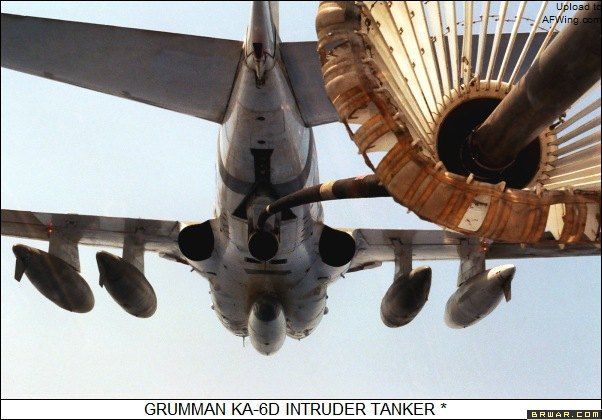 以解决ka-6d"入侵者"有人驾驶舰载加油机退役导致的航母舰载机作战半