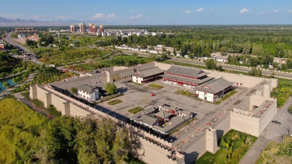 汉西域都护府文化园是以汉朝在新疆设立的最高军政机构乌什喀特古城为