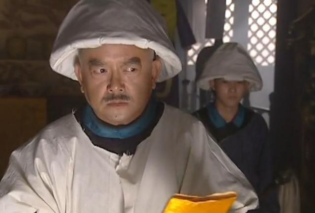 乾隆去世后,嘉庆皇帝一连发布了八道上谕,这些上谕涵盖了很多方面