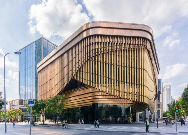 上海首富郭广昌转身