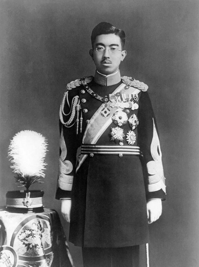 日本天皇拒绝道歉,死后却要中国出席葬礼,中国霸气回复四个字