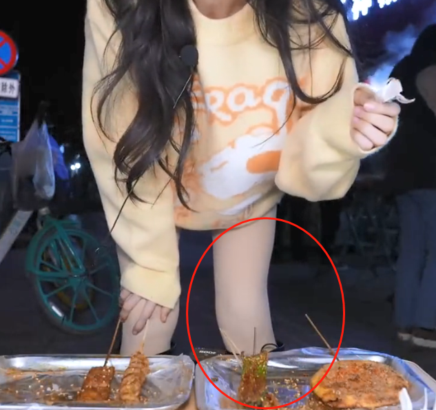 千万网红小贝饿了越来越憔悴打玻尿酸秃头严重腿型弯又细