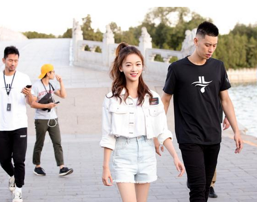 林书豪绯闻女友曝光?女生长相甜美气质出众,二人同框出街太般配
