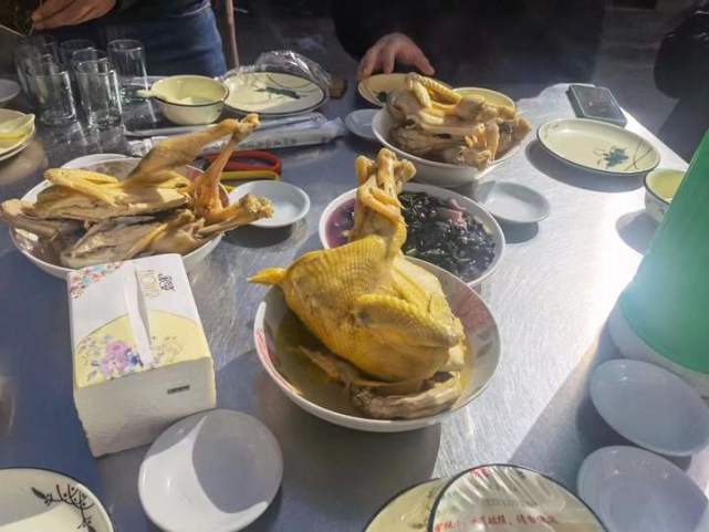 没有一只鸡能活着走出杭州这里萧山进化土鸡尤其是虾油露鸡的滋味绝了