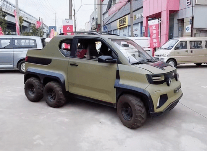 五菱版皮卡实车到店新车售价7万起外观比坦克300拉风农民工也抢疯了
