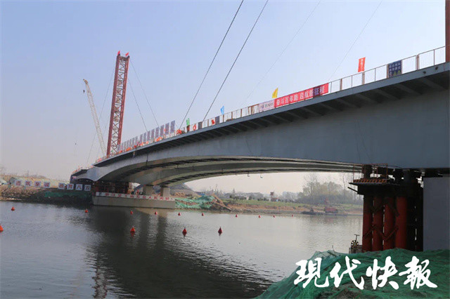 盐城东台振兴路跨通榆河大桥合龙