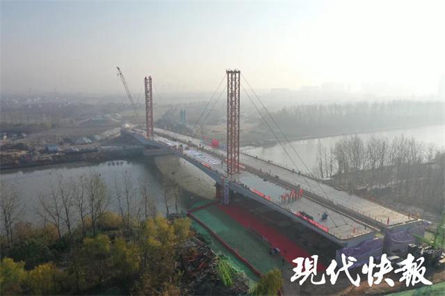 黄海扬帆盐城东台振兴路跨通榆河大桥合龙