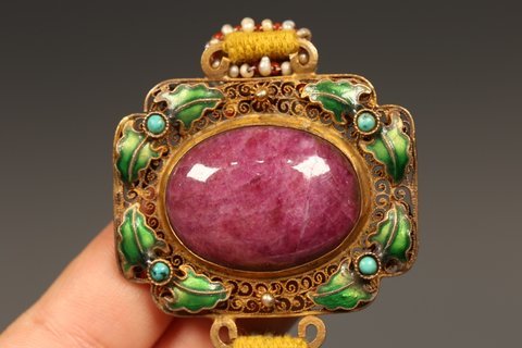 清代 极品绿碧玺朝珠一盘.