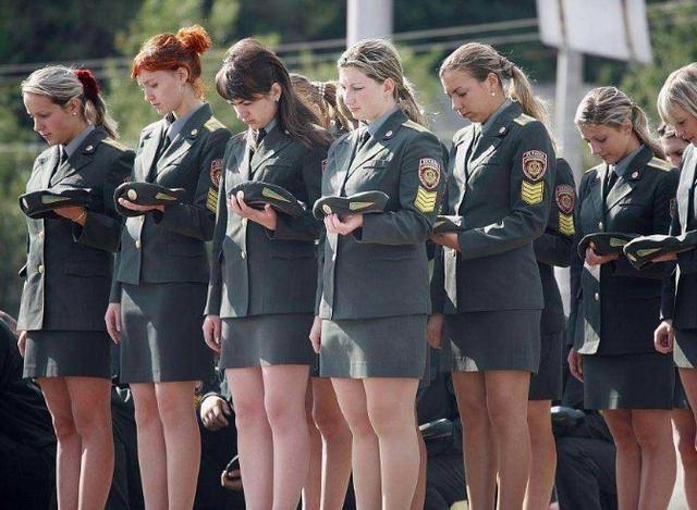 乌克兰高颜值女兵图片
