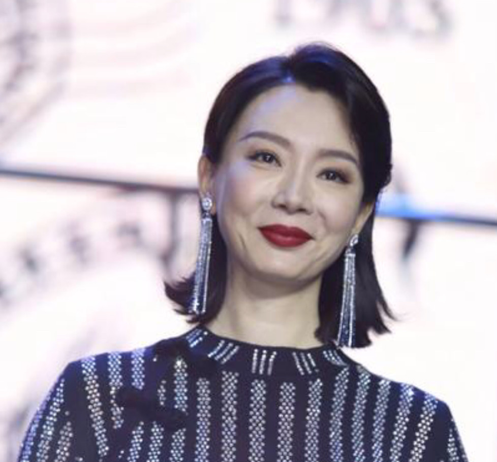 双下巴两颊下垂女明星v脸老得快还是小方脸不易垮