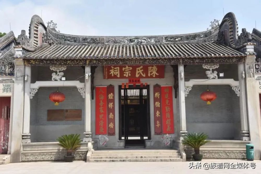 潮汕地区的陈氏宗祠,匾额多以"颍川世家"(衍派)为多.