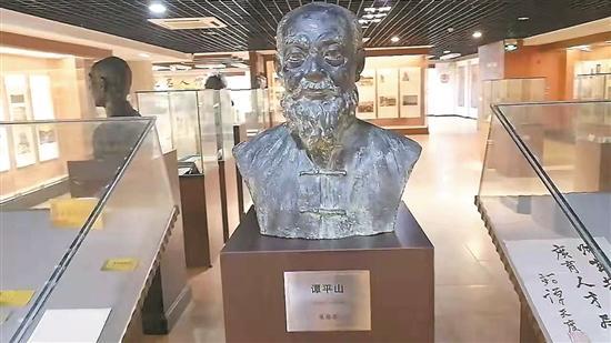 共两层:首层主要是有关谭平山革命事迹与功绩的介绍;二楼是有关谭植棠