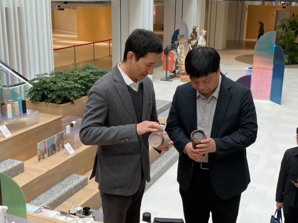 资讯丨上海市黄浦区副区长王鼐等领导莅临参观2021"白玉兰杯"上海设计