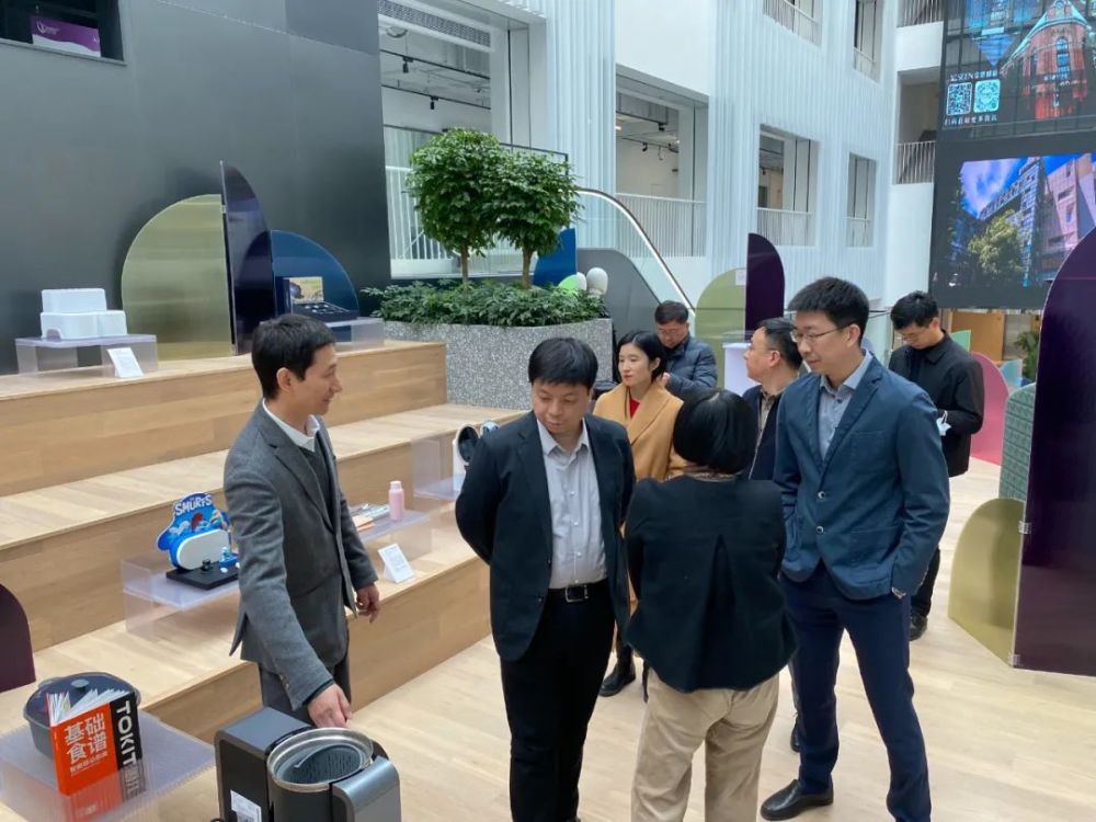 资讯丨上海市黄浦区副区长王鼐等领导莅临参观2021"白玉兰杯"上海设计