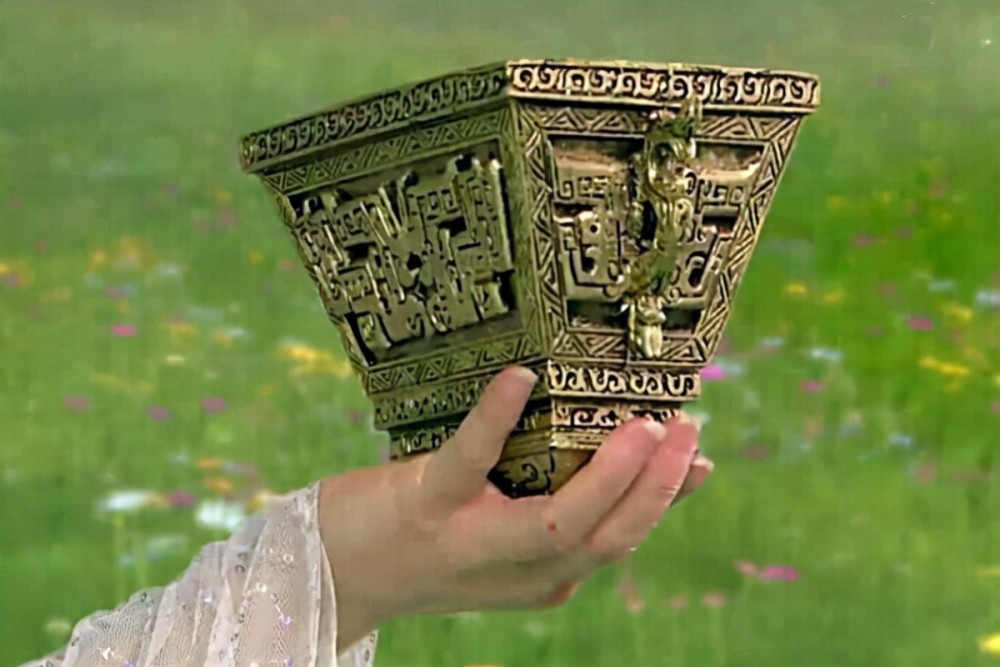 但他手里的法宝都是元始天尊所赐,尤其杏黄旗,是圣人之下无人能破的