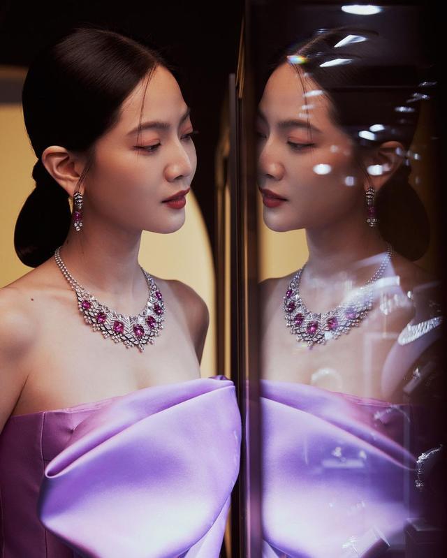 辰亦儒老婆戴红宝石项链好高贵穿蝴蝶结礼服轻盈梦幻太美了