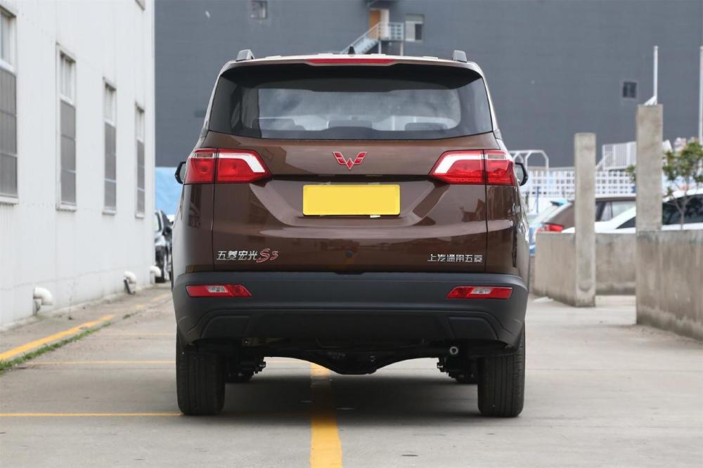 598万起7座空间宽敞拉人拉货都适合带你看五菱宏光s3