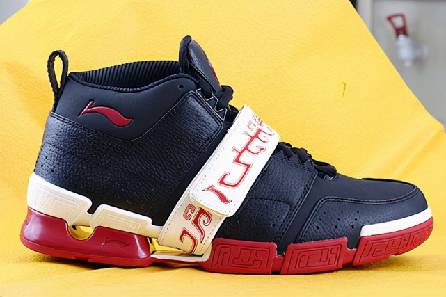 李宁抄袭耐克原创中底的镂空设计真的是这样么