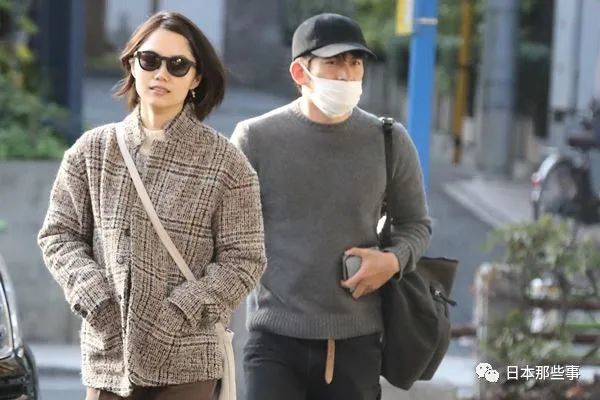 们都去了现场观看最后的演出, 冈田准一的妻子宫崎葵自然也没有缺席