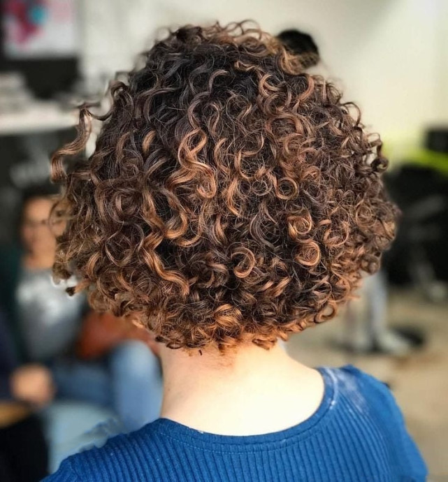 适合五六十岁女人的抱团卷时髦洋气又显发量好打理又显年轻