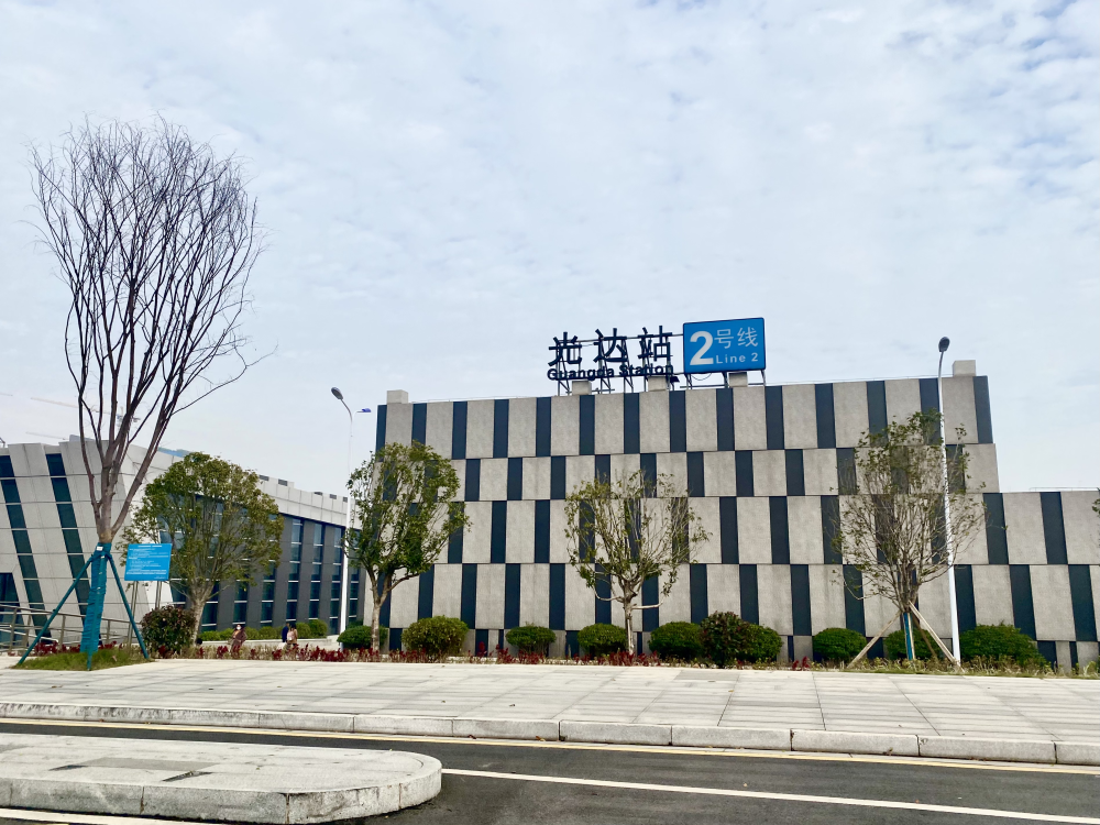 地铁2号线梅溪湖西站  ———  光达站(展馆就在这)2号线,4号线光达站