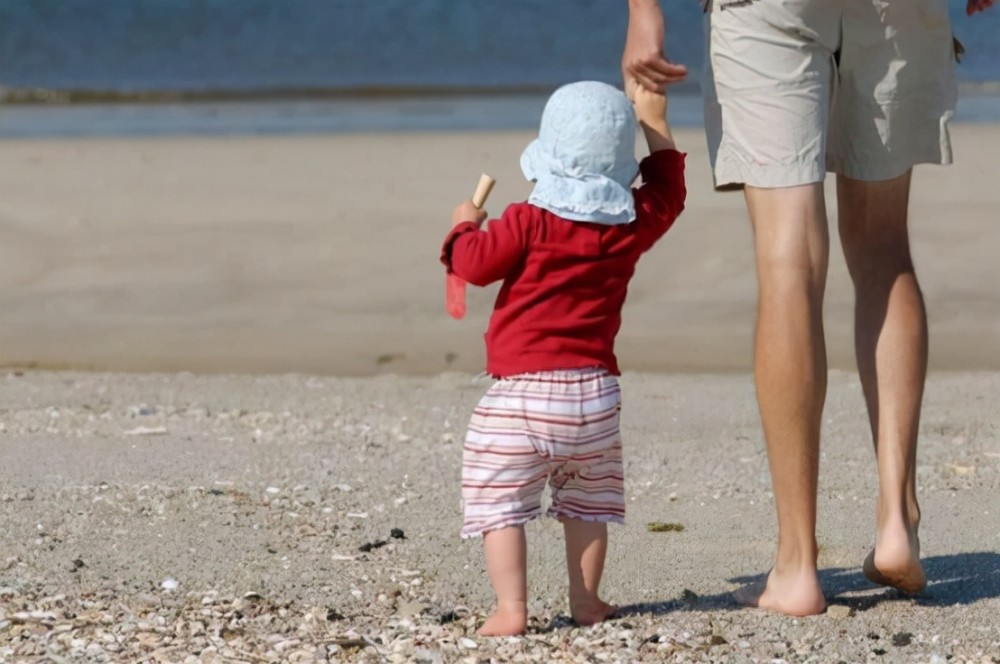 宝宝多大时候会走路才算正常有的10个月会走有的15个月还不会