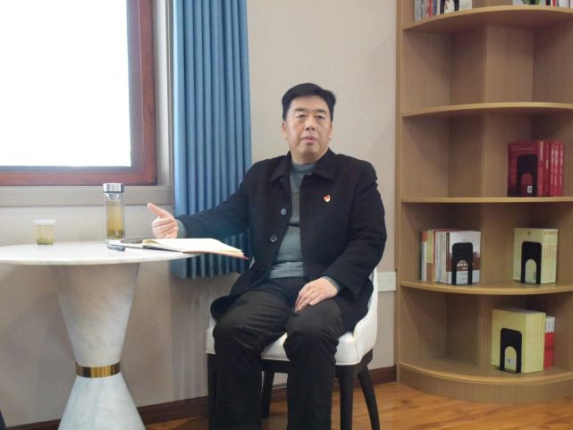 党组成员,副院长冯继忠和刘晓静针对各部门发言进行了点评.