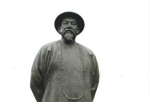 王鼎小时候家里很贫穷,因此勤奋读书,用知识来改变自己的命运.