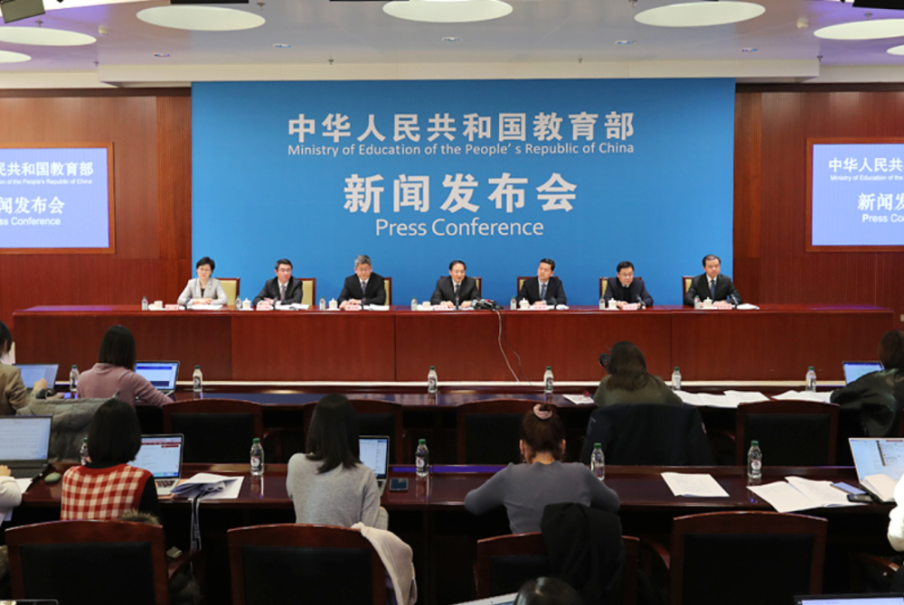 首次！教育部否定“强制灌输和反复说教”，教师工作将迎来新挑战_腾讯新闻