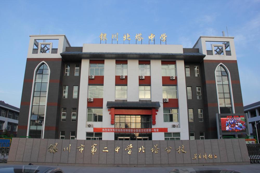 校园暴力之老师女老师连扇女生26个耳光把学生当靶子